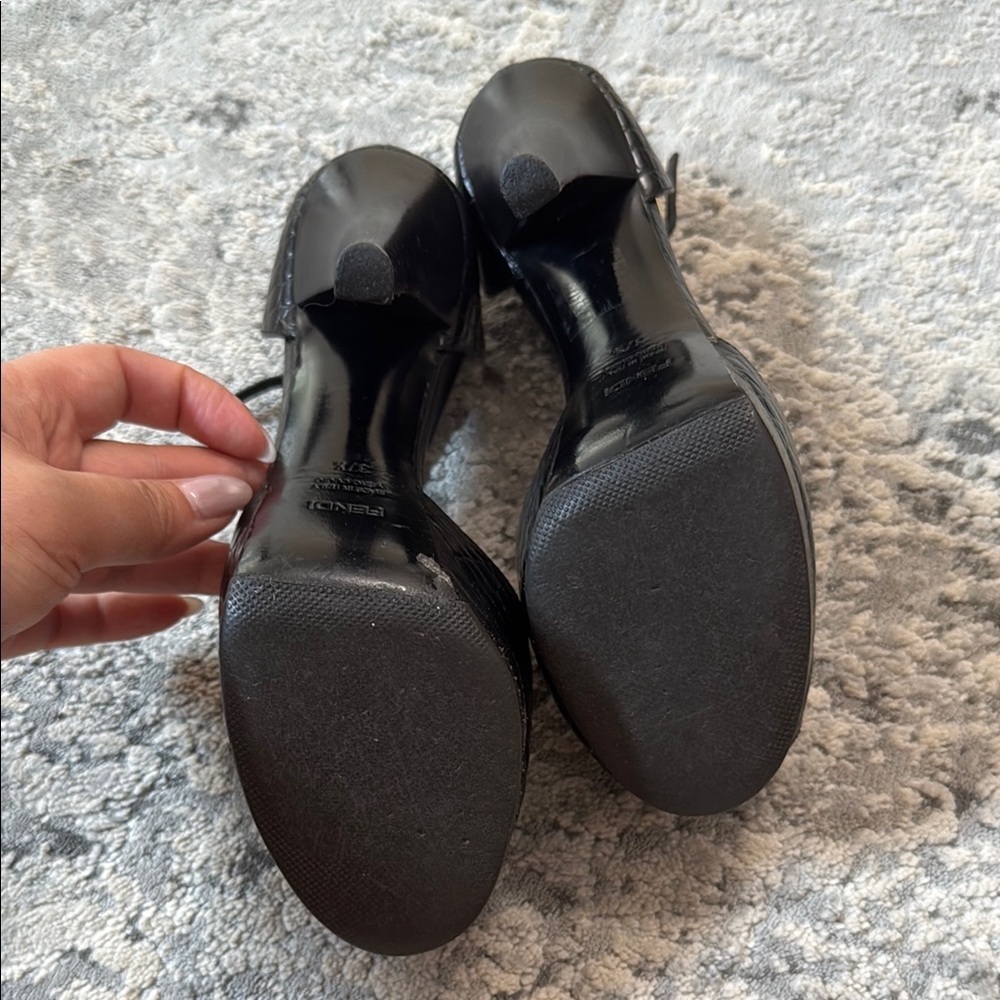 Fendi Elegant Black Peep-Toe Heels - Picture 3 of 6